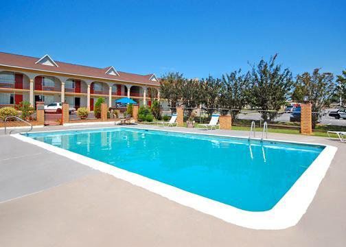 Quality Hwy 25 Inn 2*